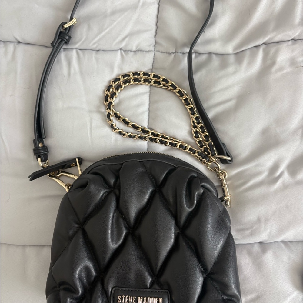 Steve Madden Black and Gold Quilted Crossbody